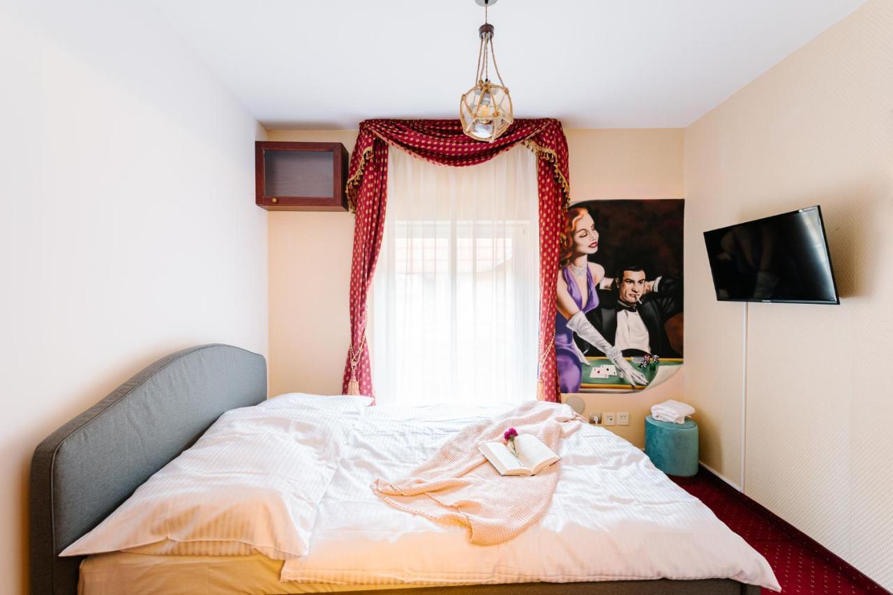 Petra Inn Apartments In Historical Palace 브라티슬라바 외부 사진