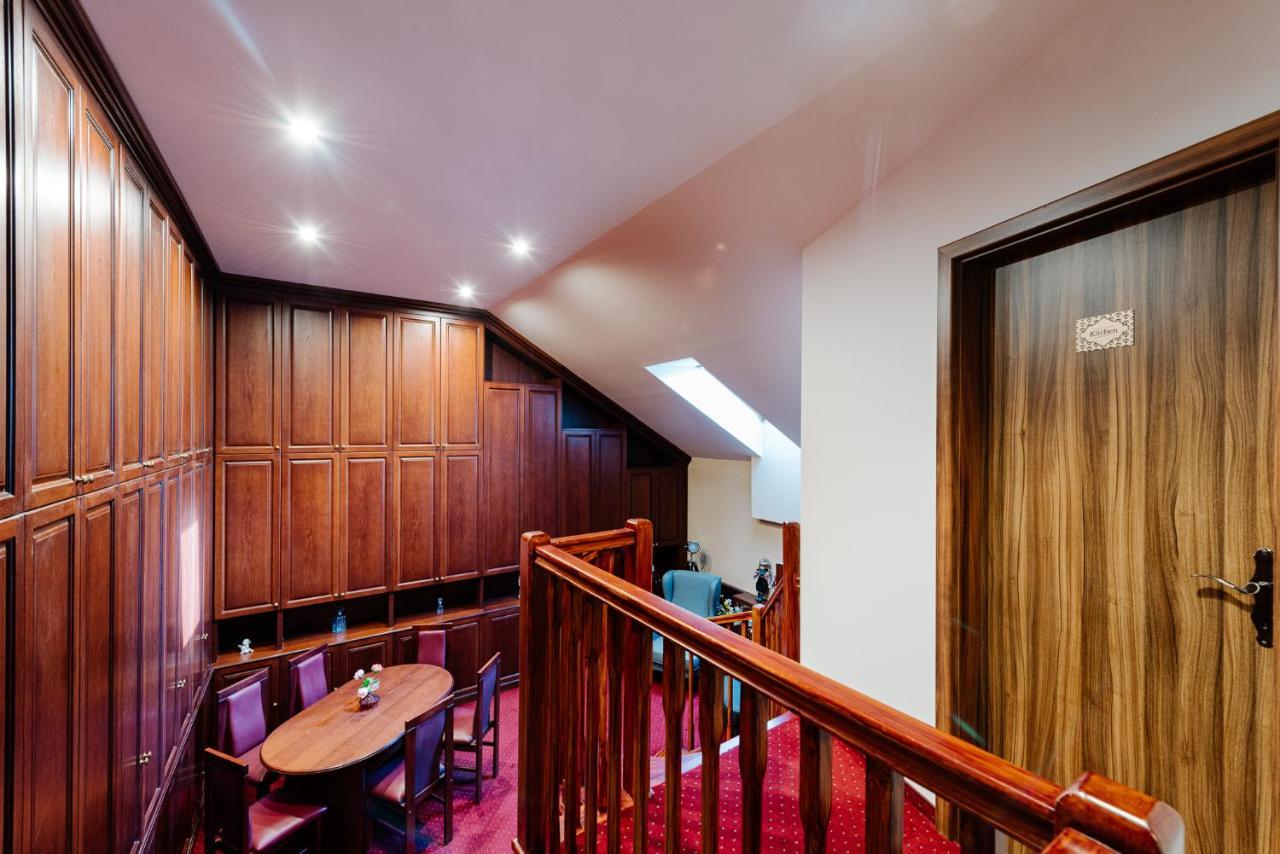 Petra Inn Apartments In Historical Palace 브라티슬라바 외부 사진